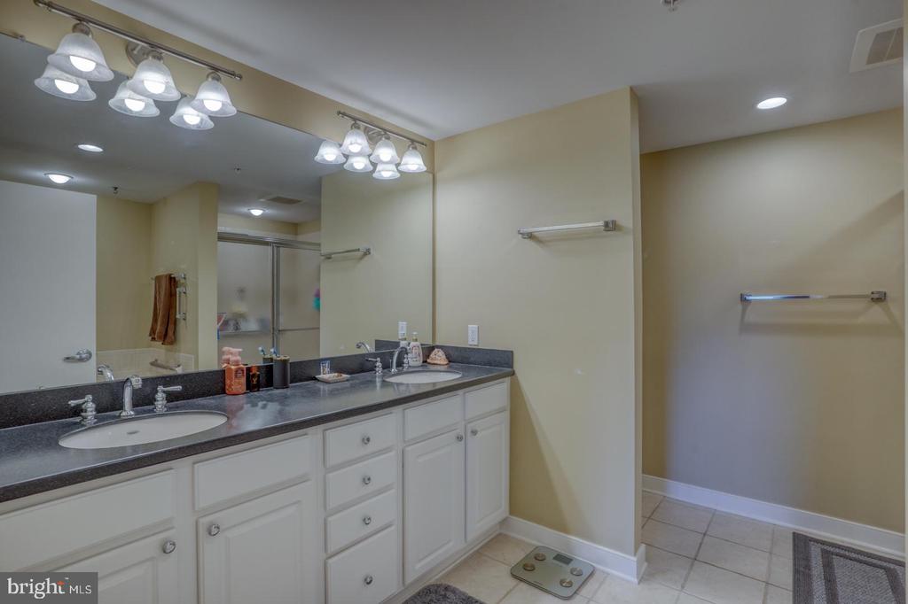 110 ANGLERS ROAD 204