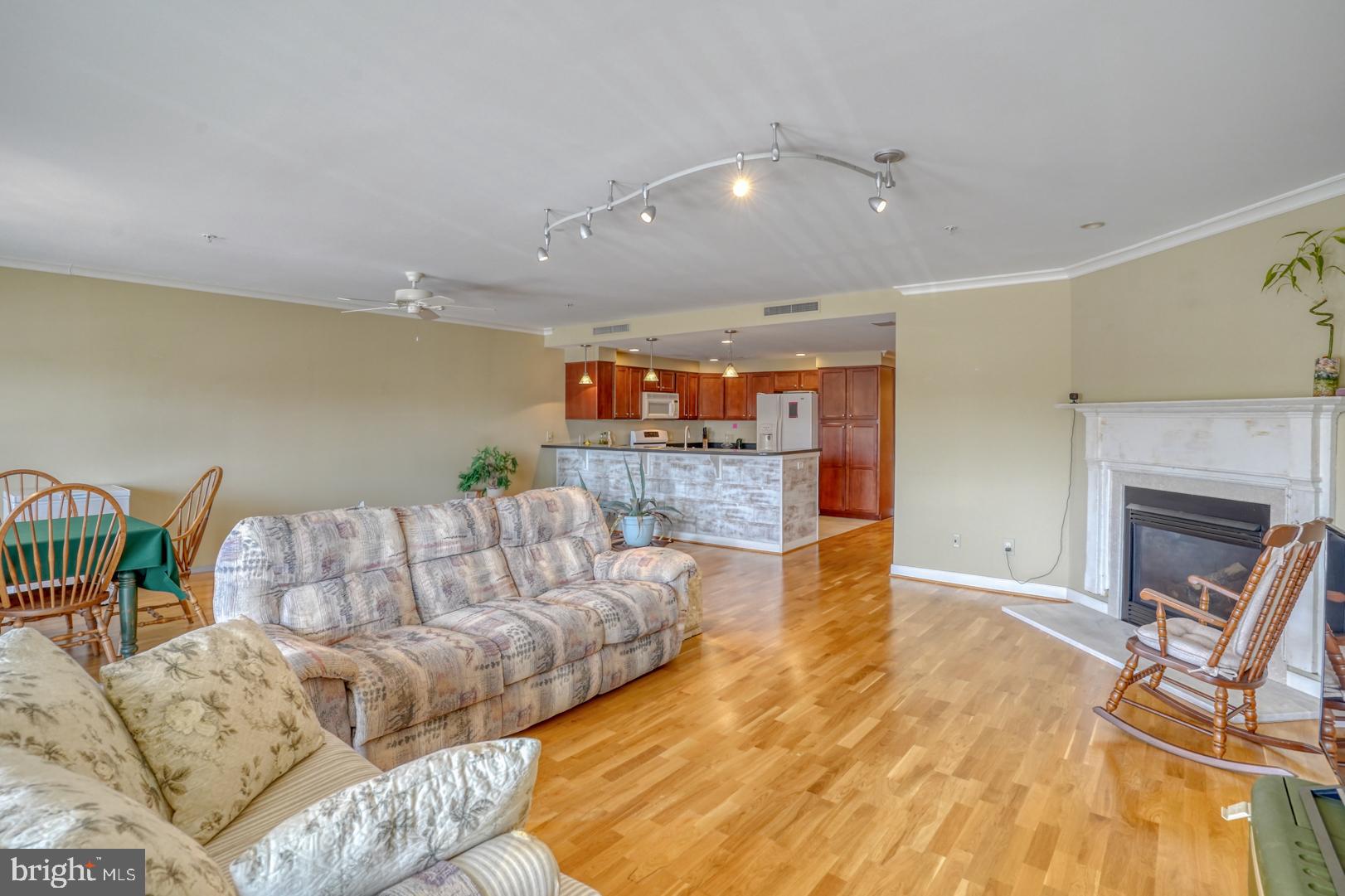 110 ANGLERS ROAD 204