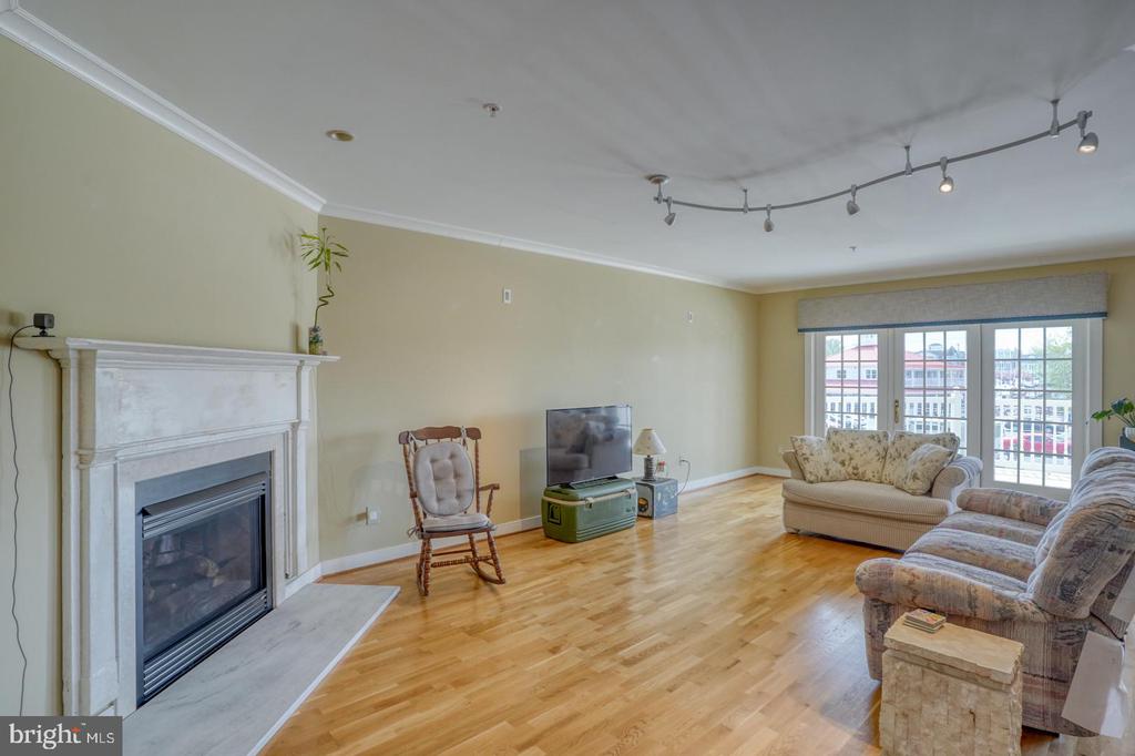 110 ANGLERS ROAD 204