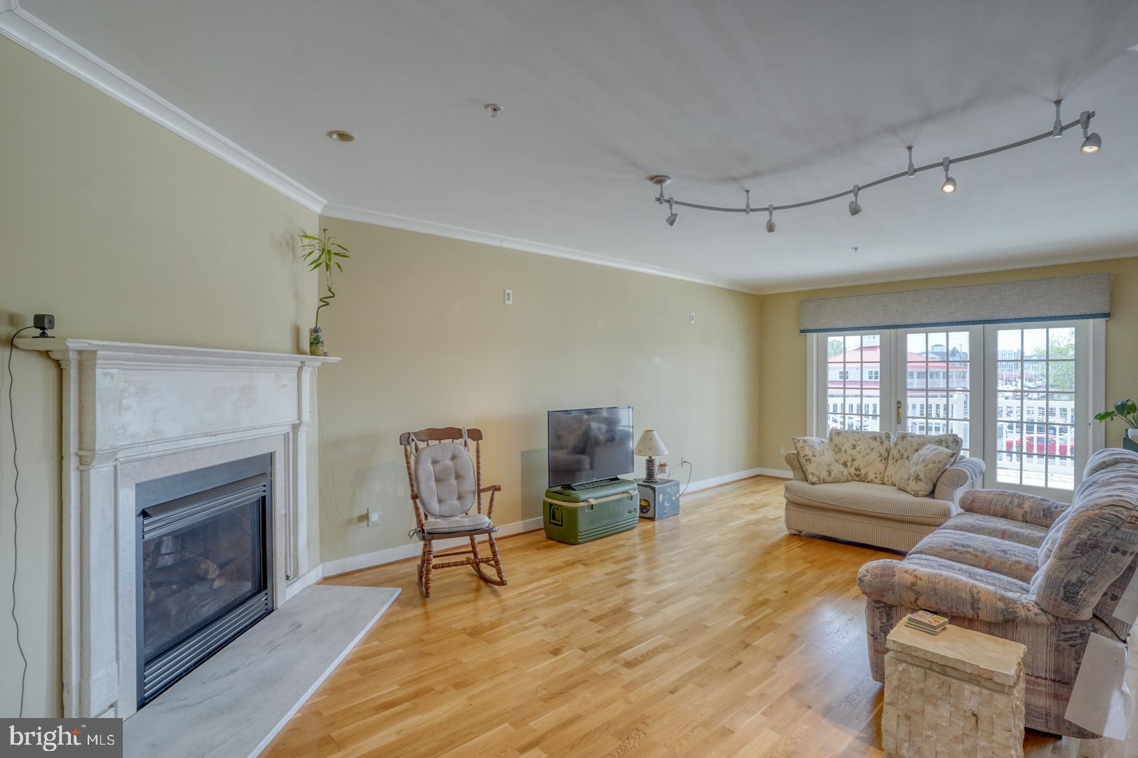 110 ANGLERS ROAD 204