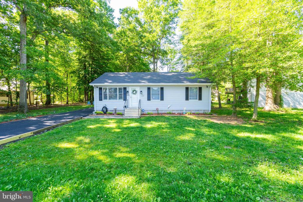 22882 LINDEN DR