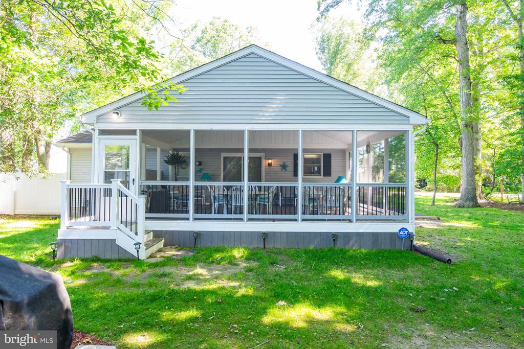 22882 LINDEN DR