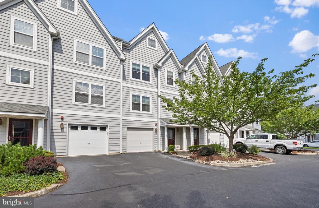 21 CANAL LANDING COURT