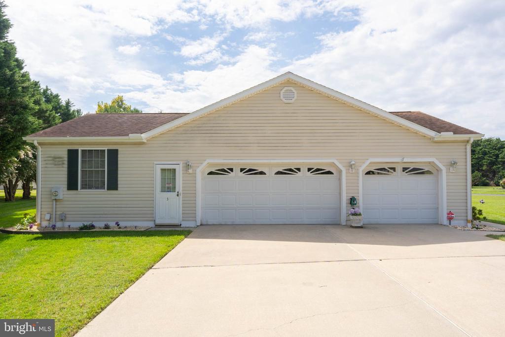 3 NICHOLE DRIVE