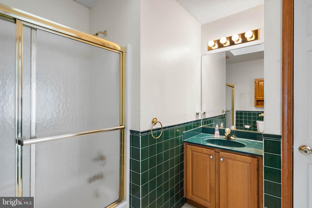 3 NICHOLE DRIVE