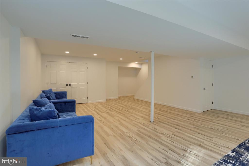 90 CLOVER DRIVE