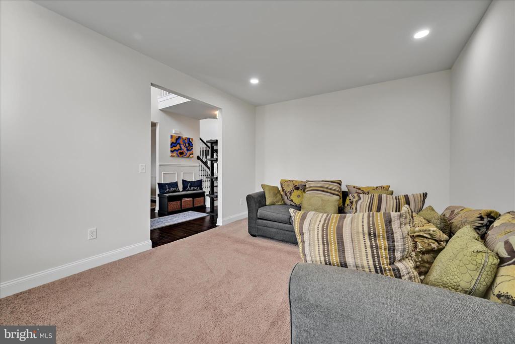 43 SADDLE LANE