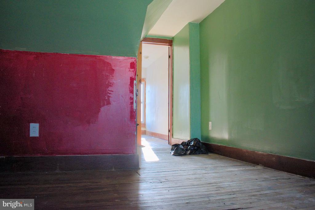 31 PEACH STREET S