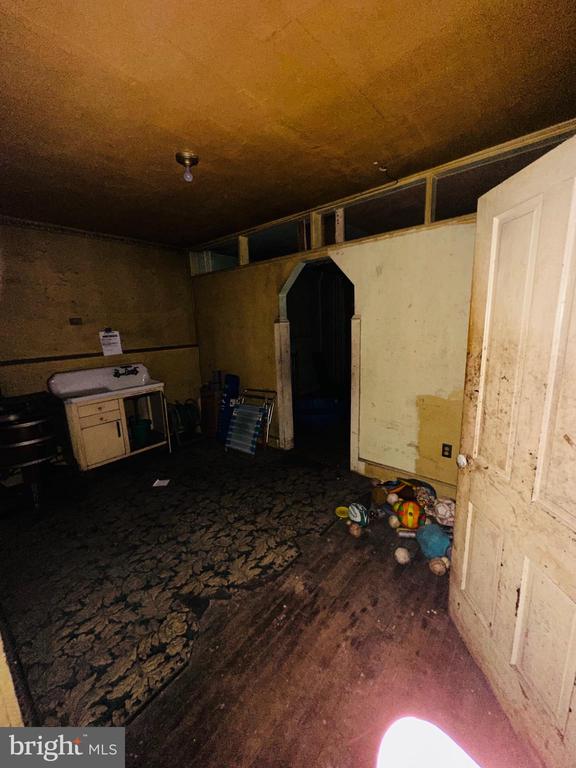 835 FOREST LANE