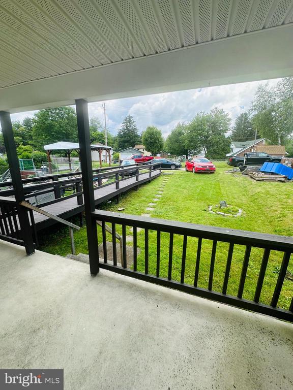 835 FOREST LANE
