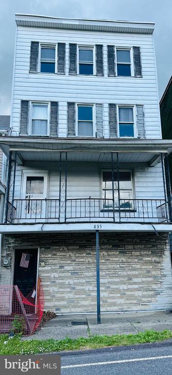 835 FOREST LANE