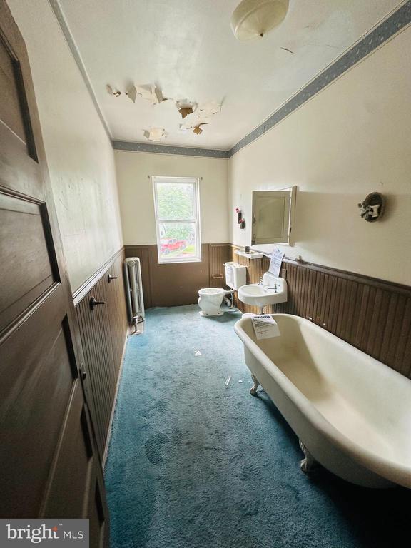 835 FOREST LANE