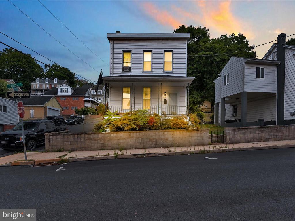 305 LAUREL STREET