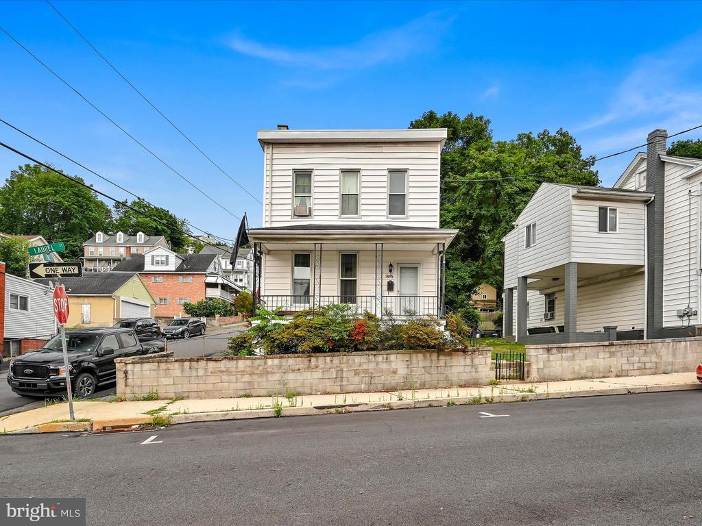305 LAUREL STREET