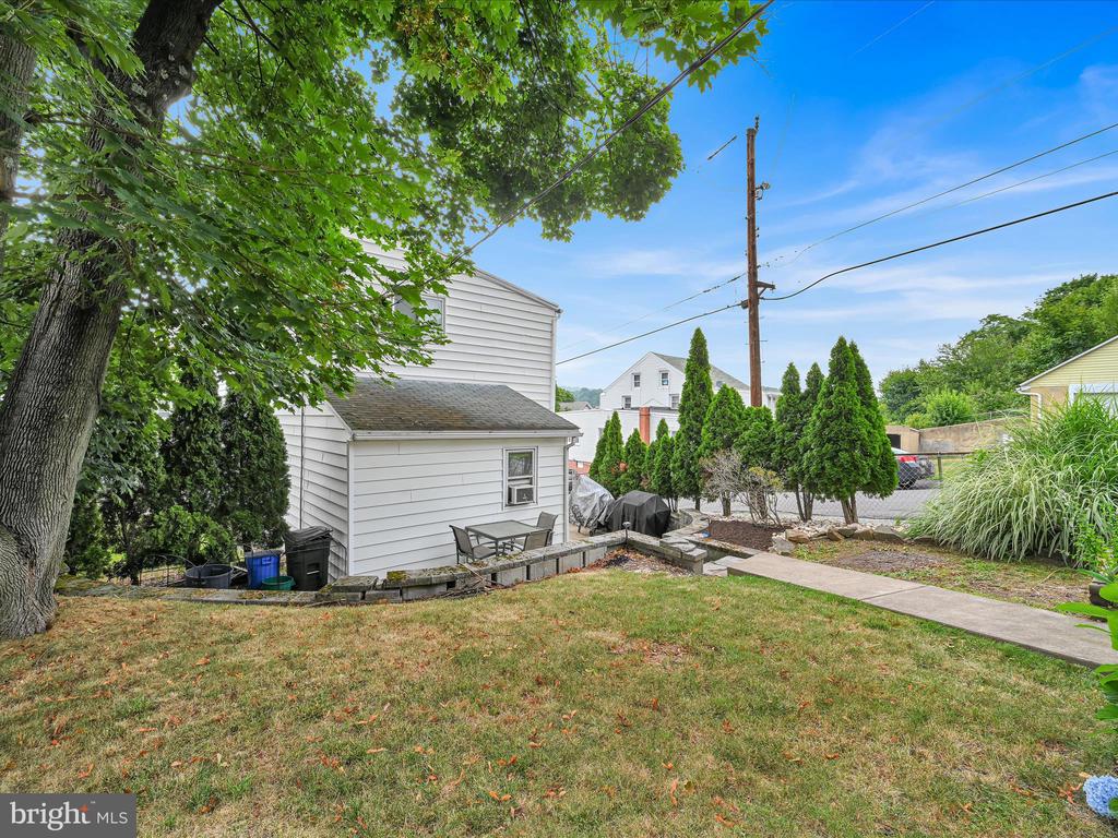 305 LAUREL STREET