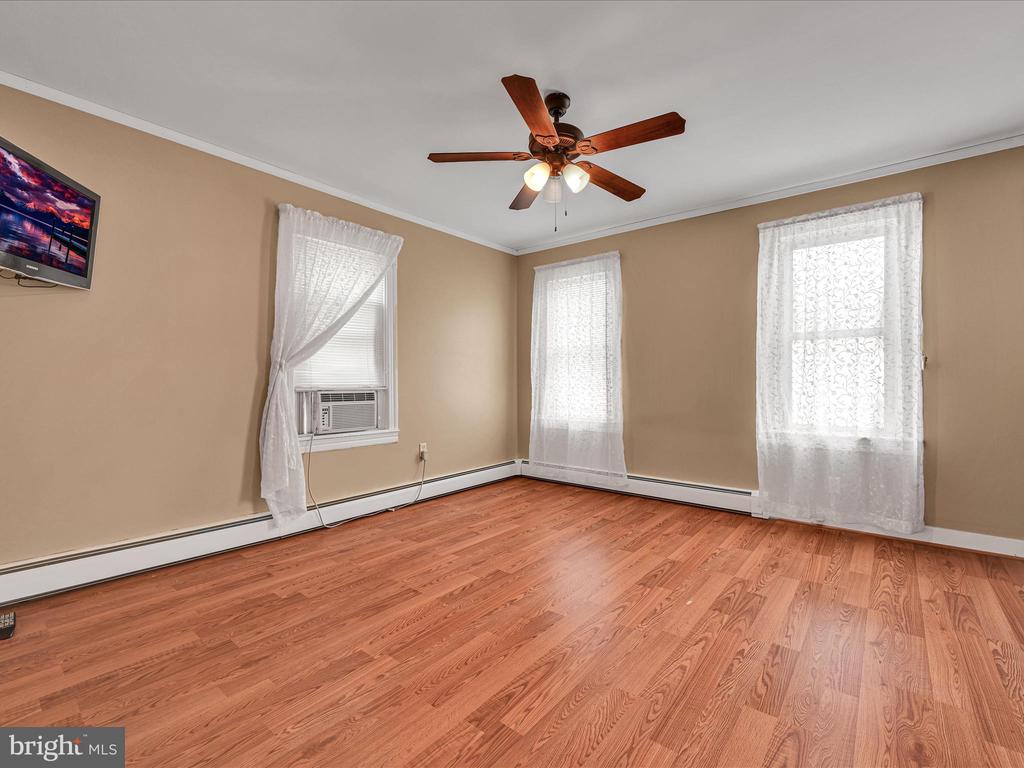 2017 E CENTER STREET