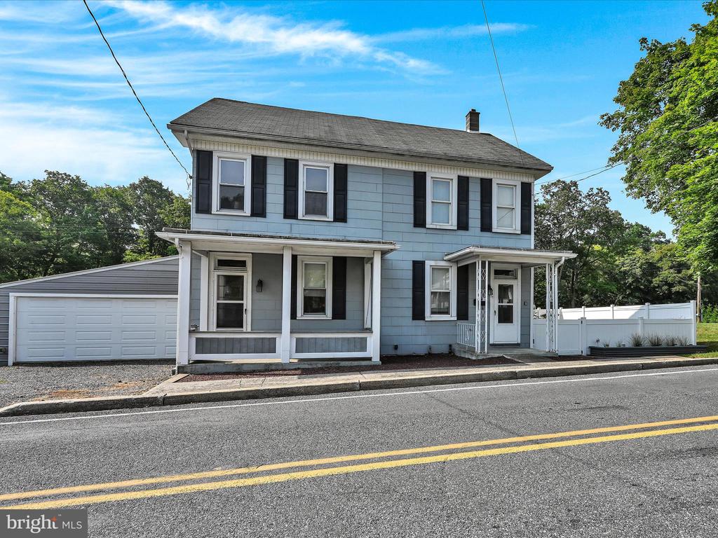 2017 E CENTER STREET