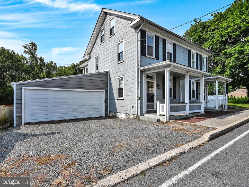 2017 E CENTER STREET