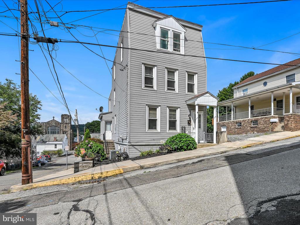 215 VALLEY STREET