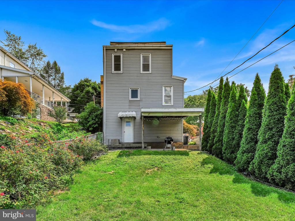215 VALLEY STREET