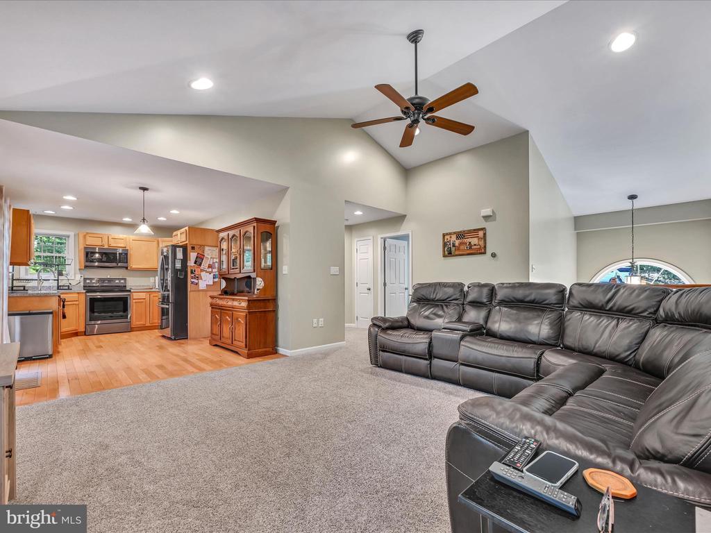 324 COMANCHE DRIVE