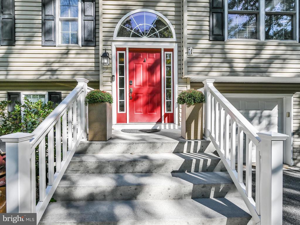 324 COMANCHE DRIVE