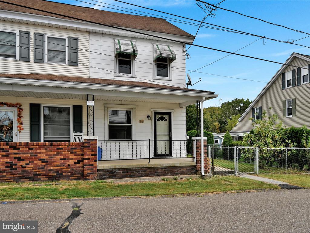 15 WILLOW LANE