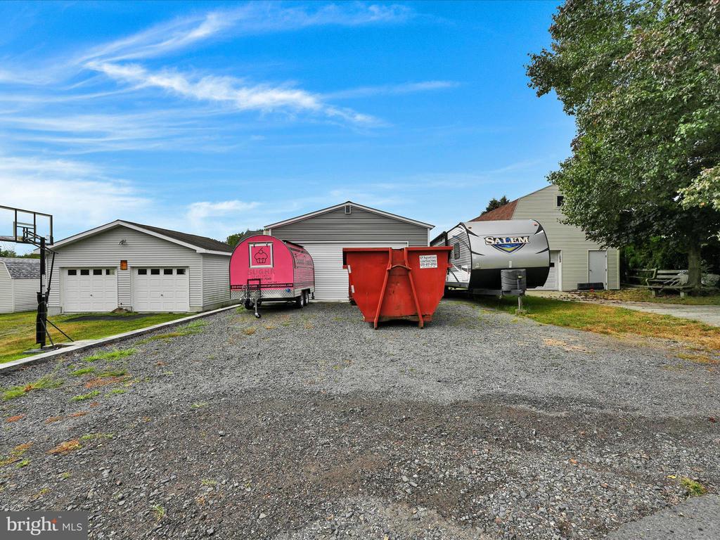 15 WILLOW LANE