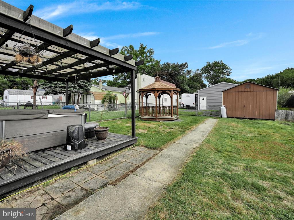 15 WILLOW LANE