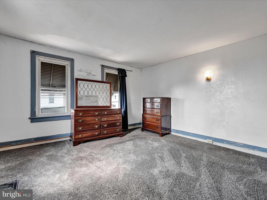 15 WILLOW LANE