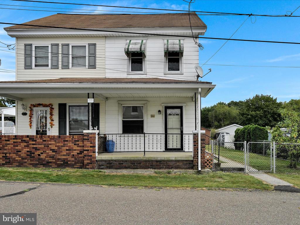 15 WILLOW LANE