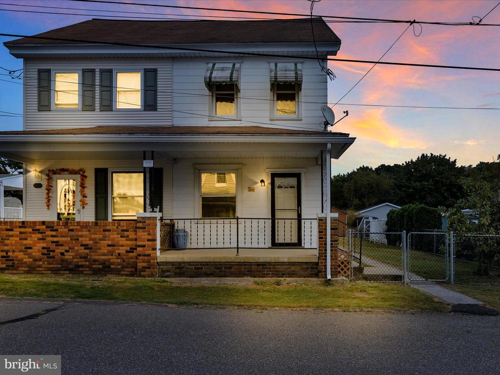 15 WILLOW LANE