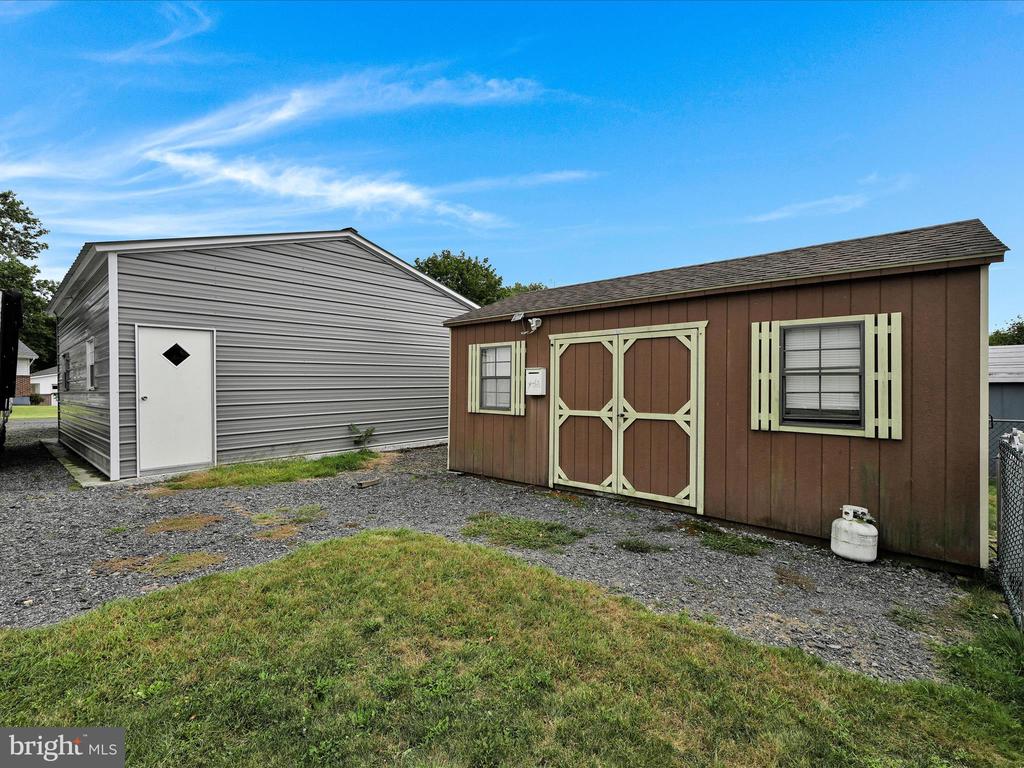 15 WILLOW LANE