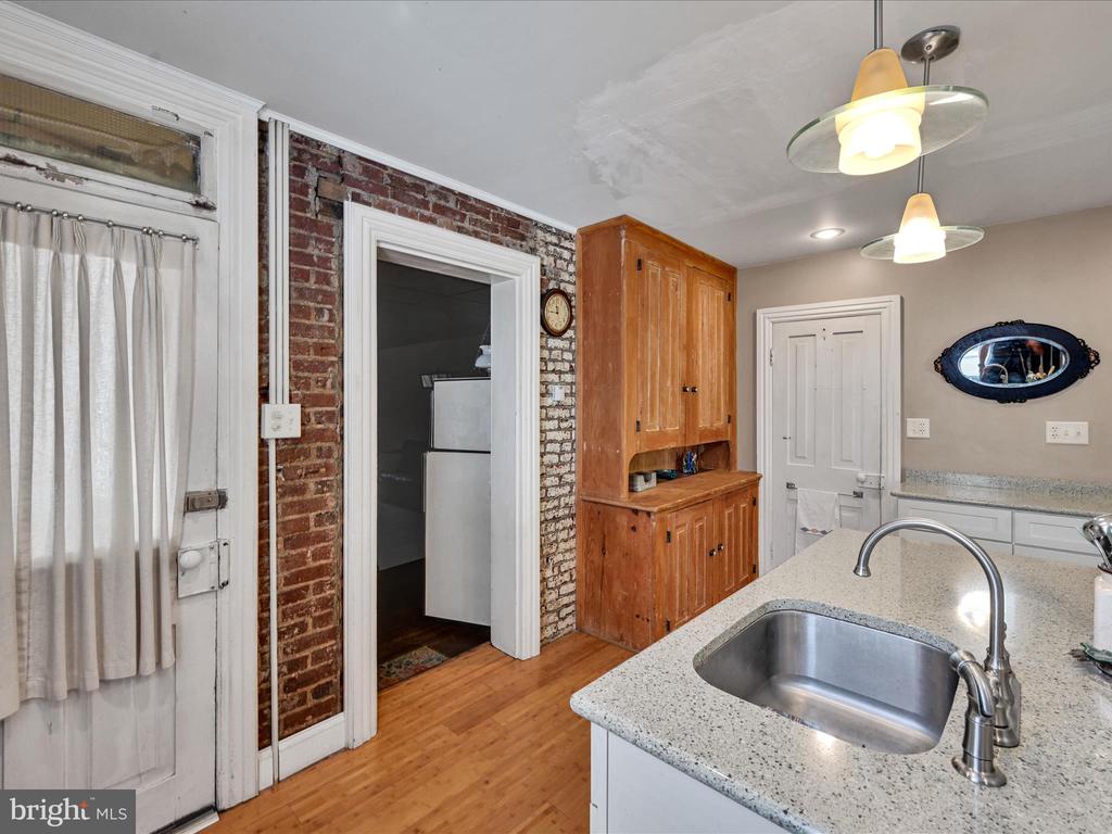 400 W ARCH STREET