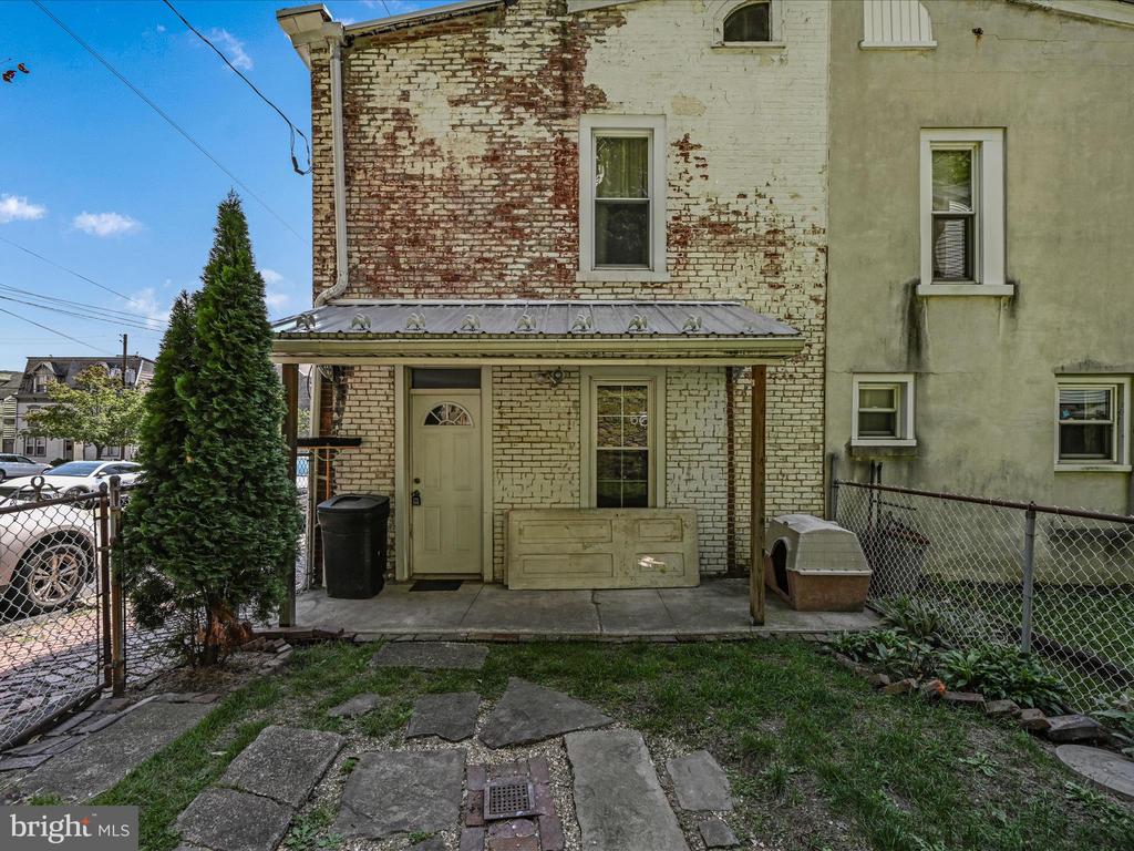400 W ARCH STREET