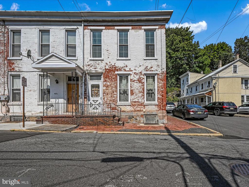 400 W ARCH STREET