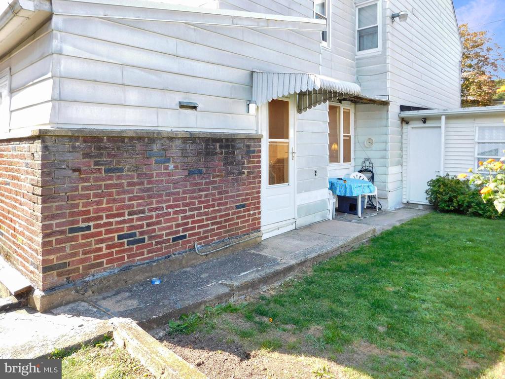 1004 E PINE STREET