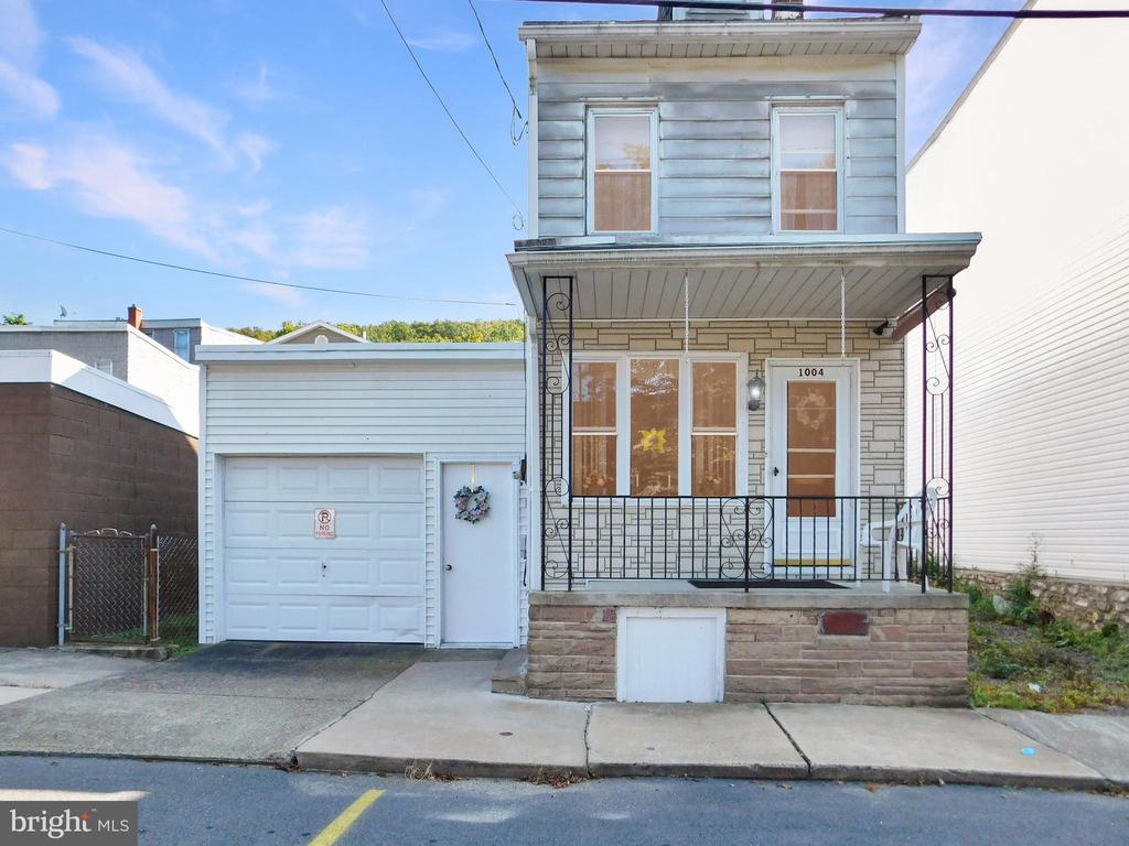 1004 E PINE STREET