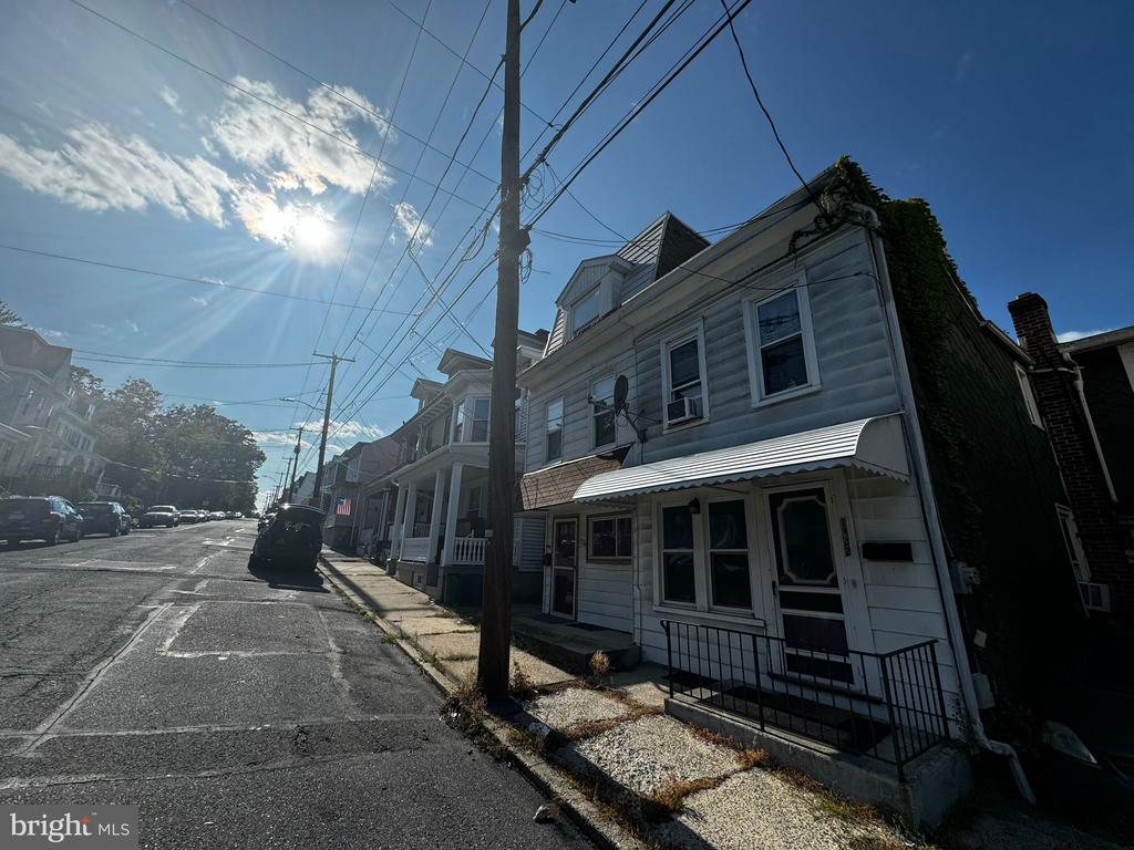 1324 W NORWEGIAN STREET