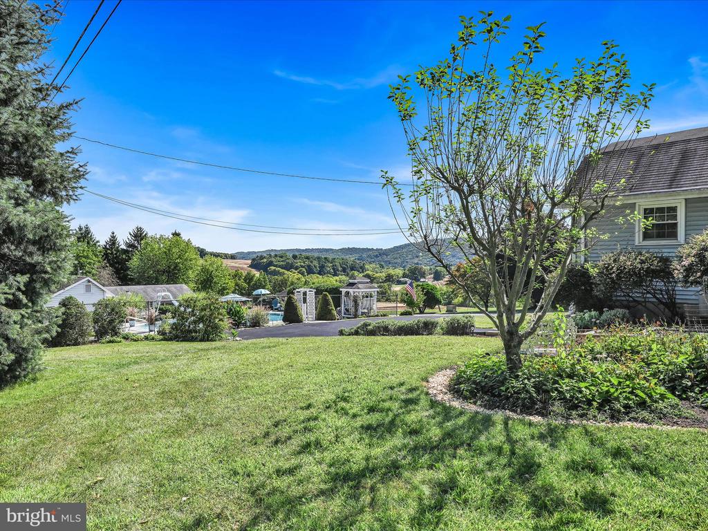 16 CRESTVIEW DRIVE