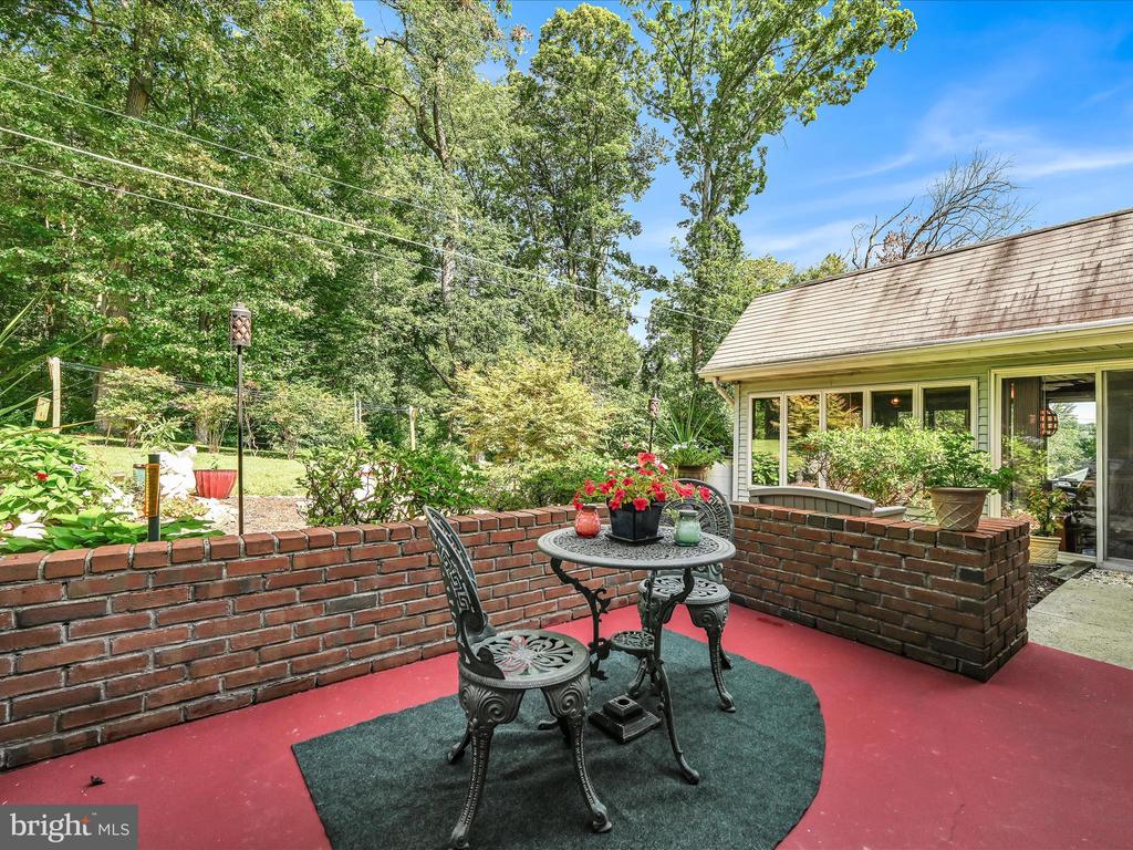 16 CRESTVIEW DRIVE