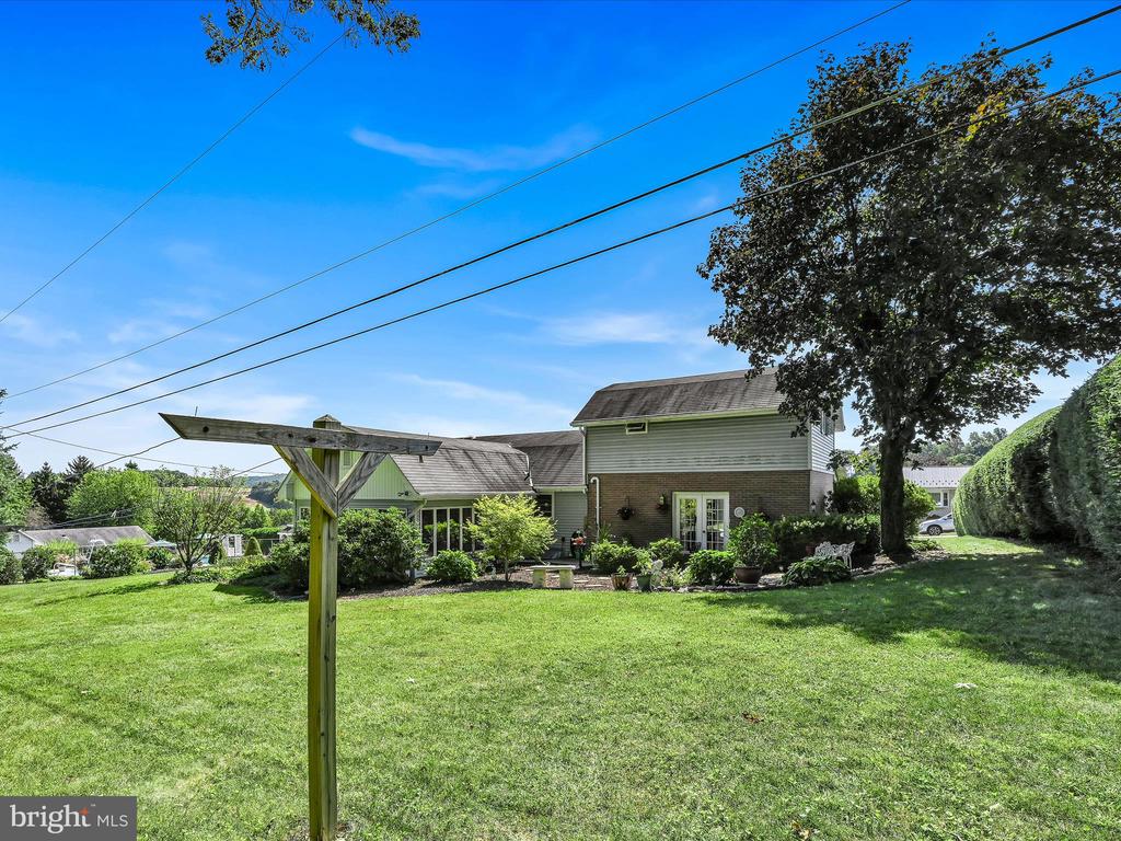 16 CRESTVIEW DRIVE