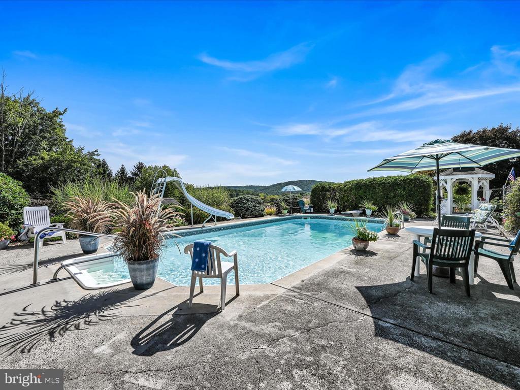 16 CRESTVIEW DRIVE