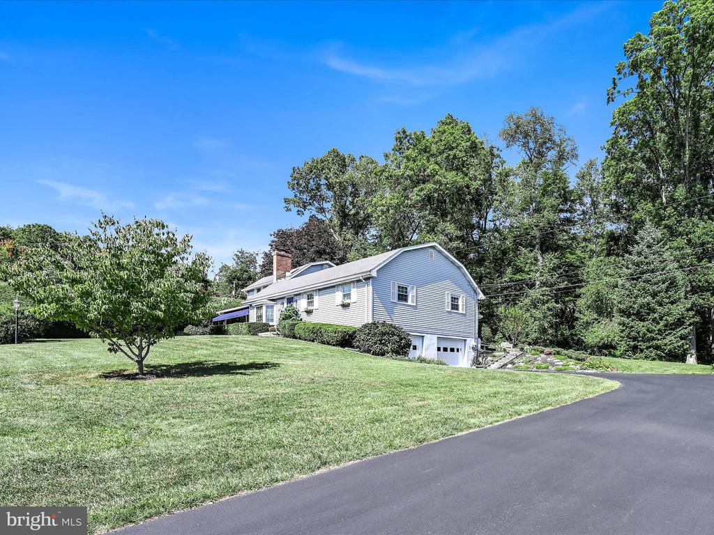 16 CRESTVIEW DRIVE