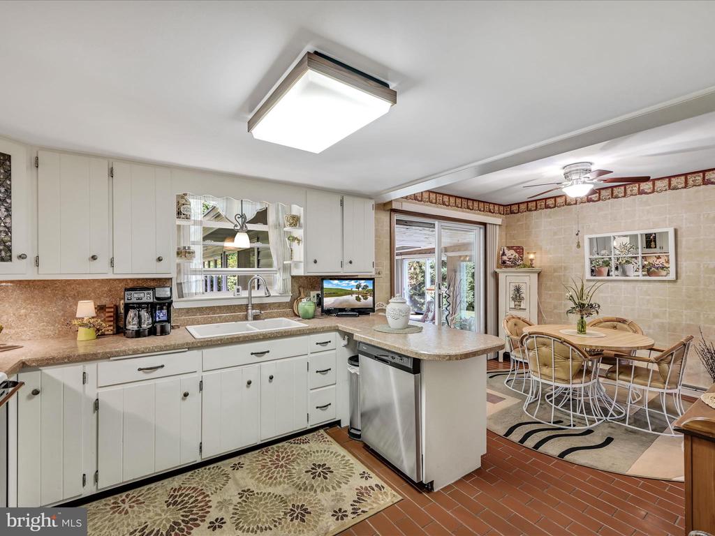 16 CRESTVIEW DRIVE