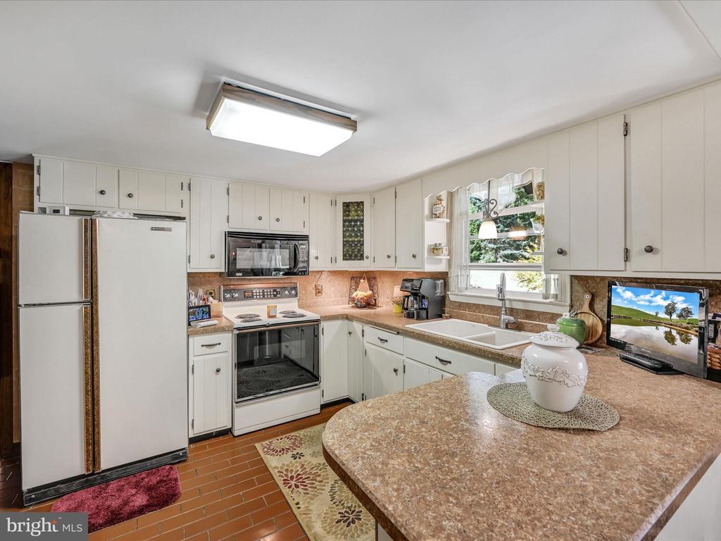 16 CRESTVIEW DRIVE