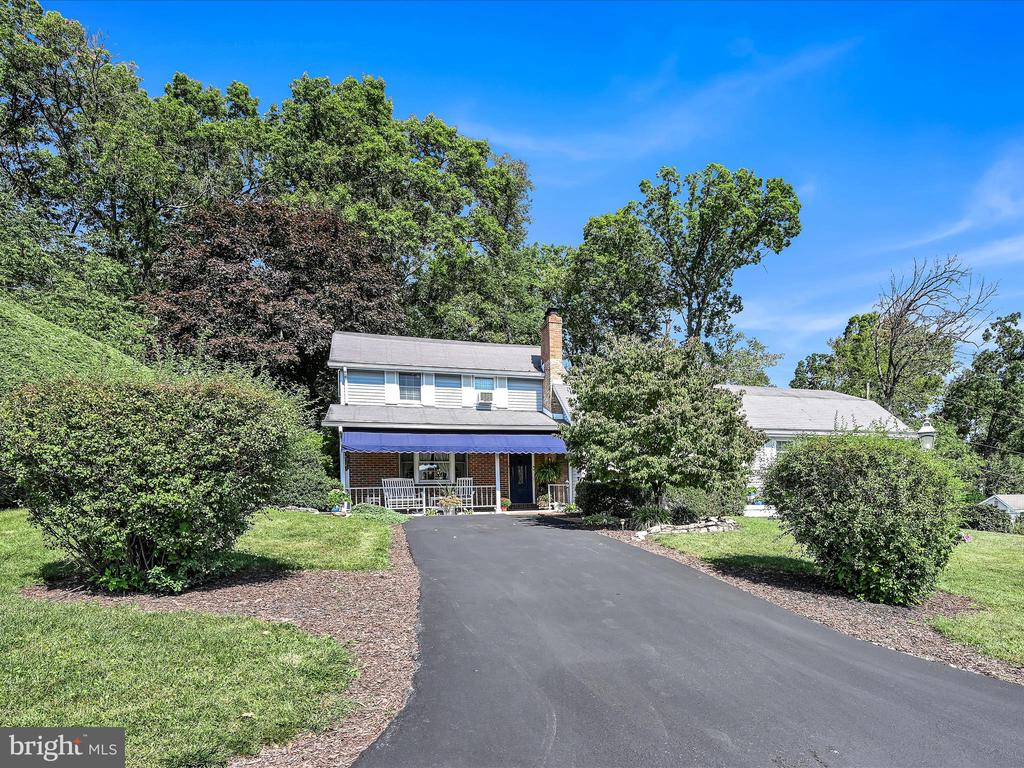 16 CRESTVIEW DRIVE