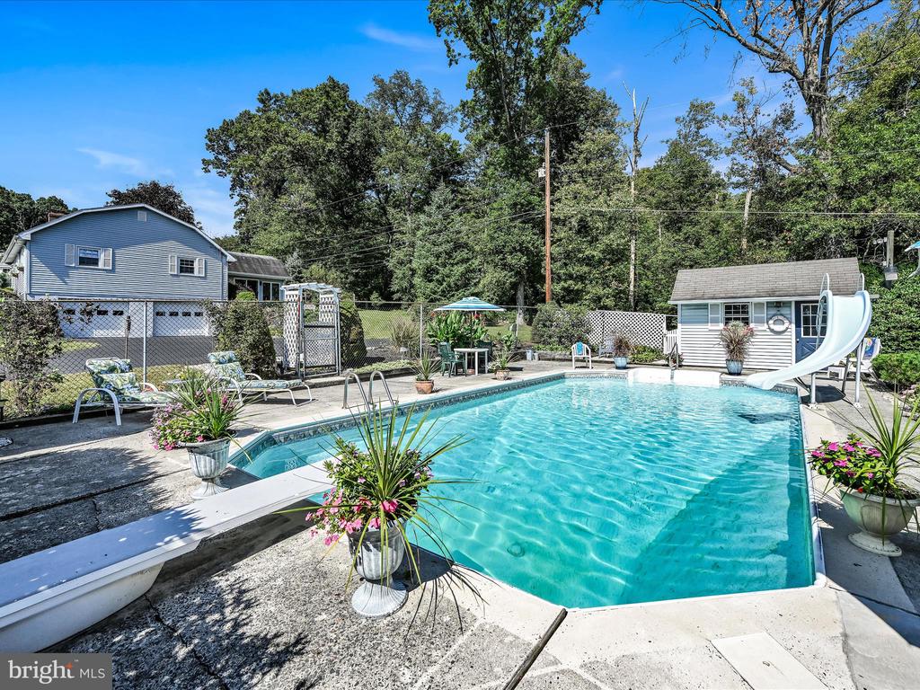 16 CRESTVIEW DRIVE