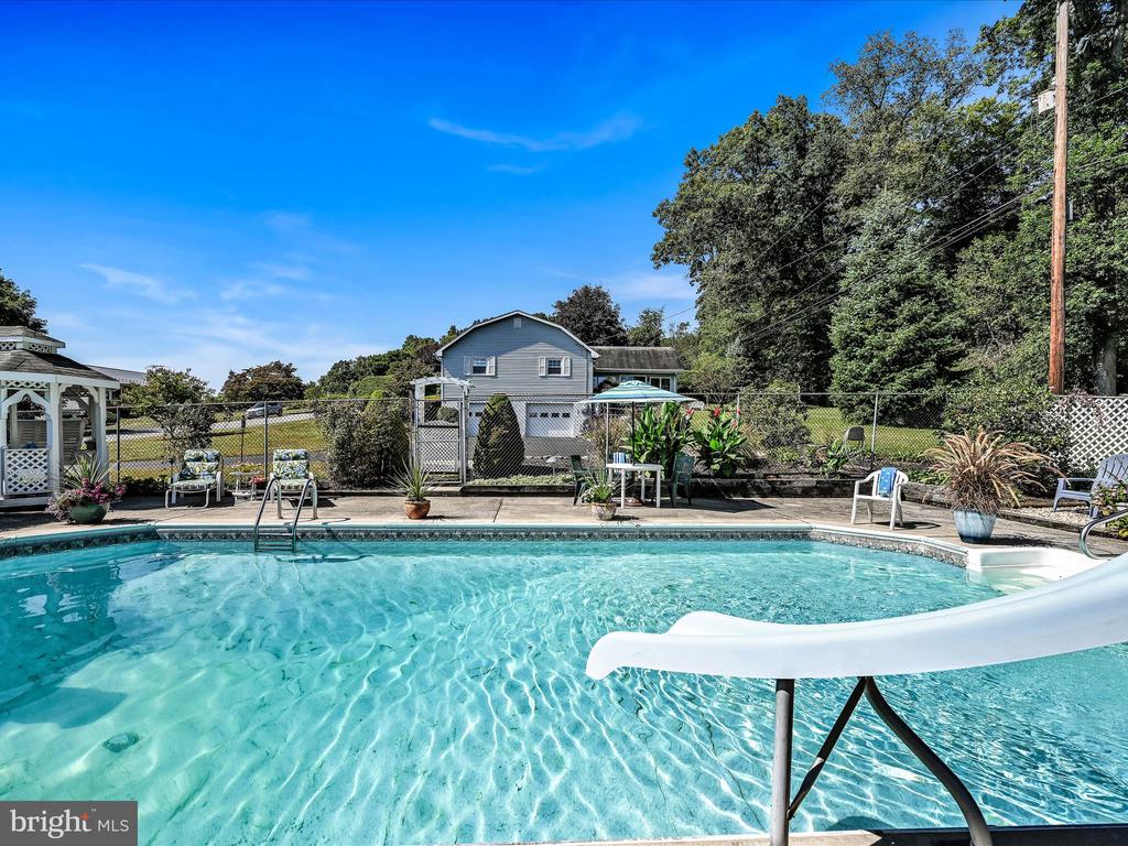 16 CRESTVIEW DRIVE