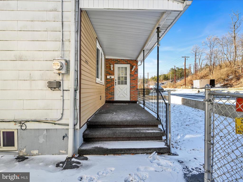 583 W RAILROAD STREET